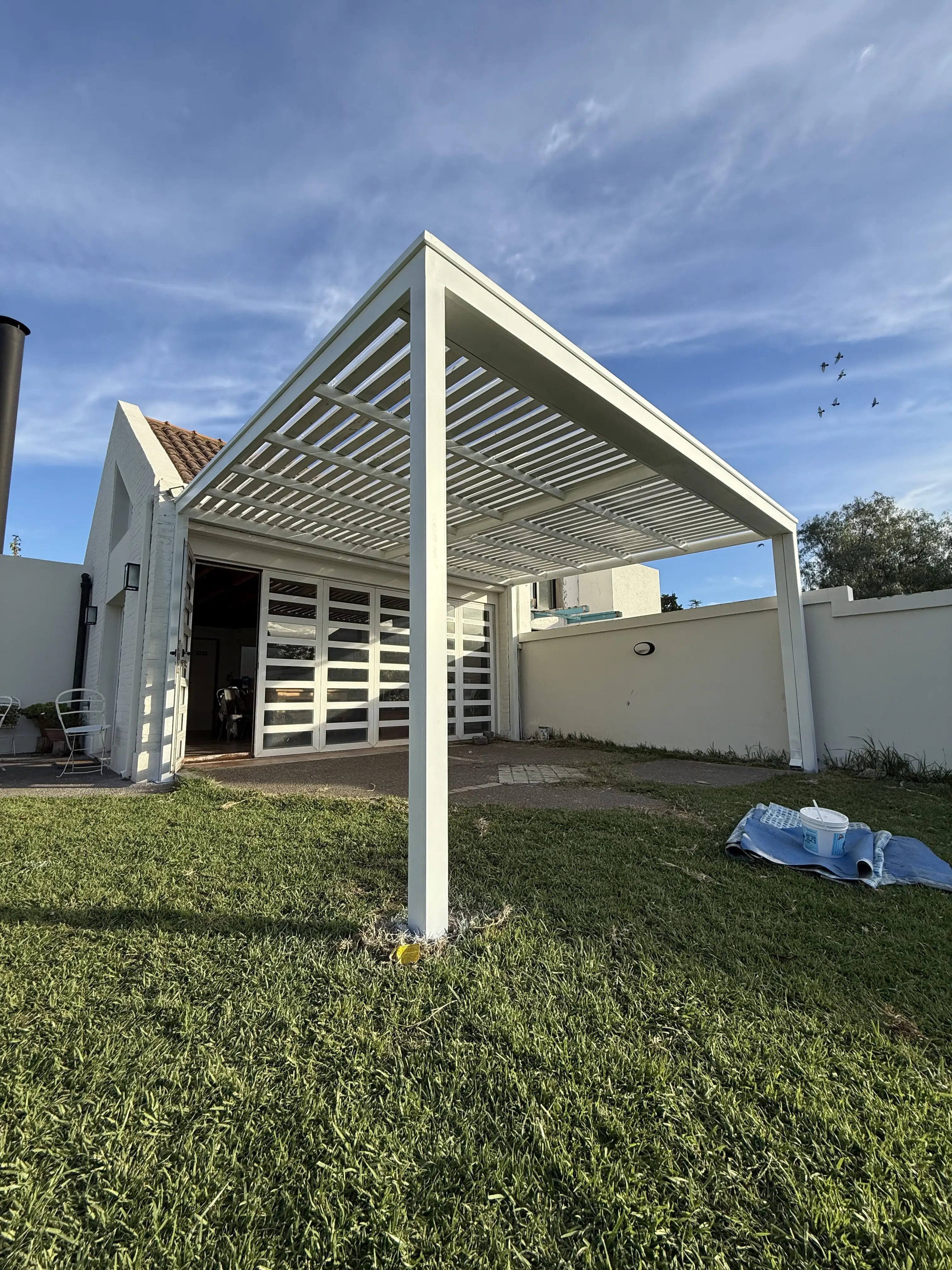 Pérgola de hierro y madera fabricada a medida en Buenos Aires